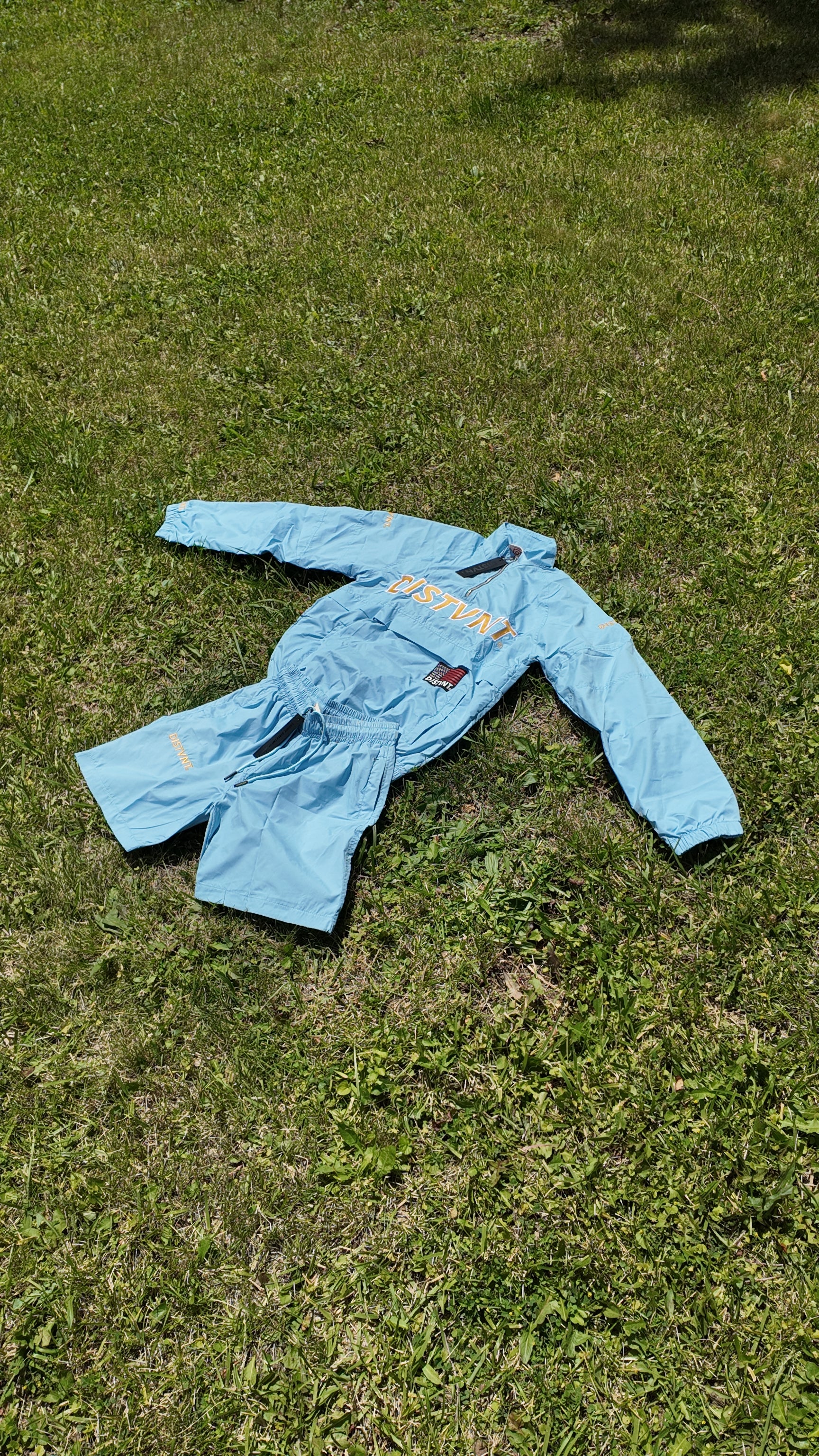 QUARTER-ZIP WINDBREAKER SHORT SET