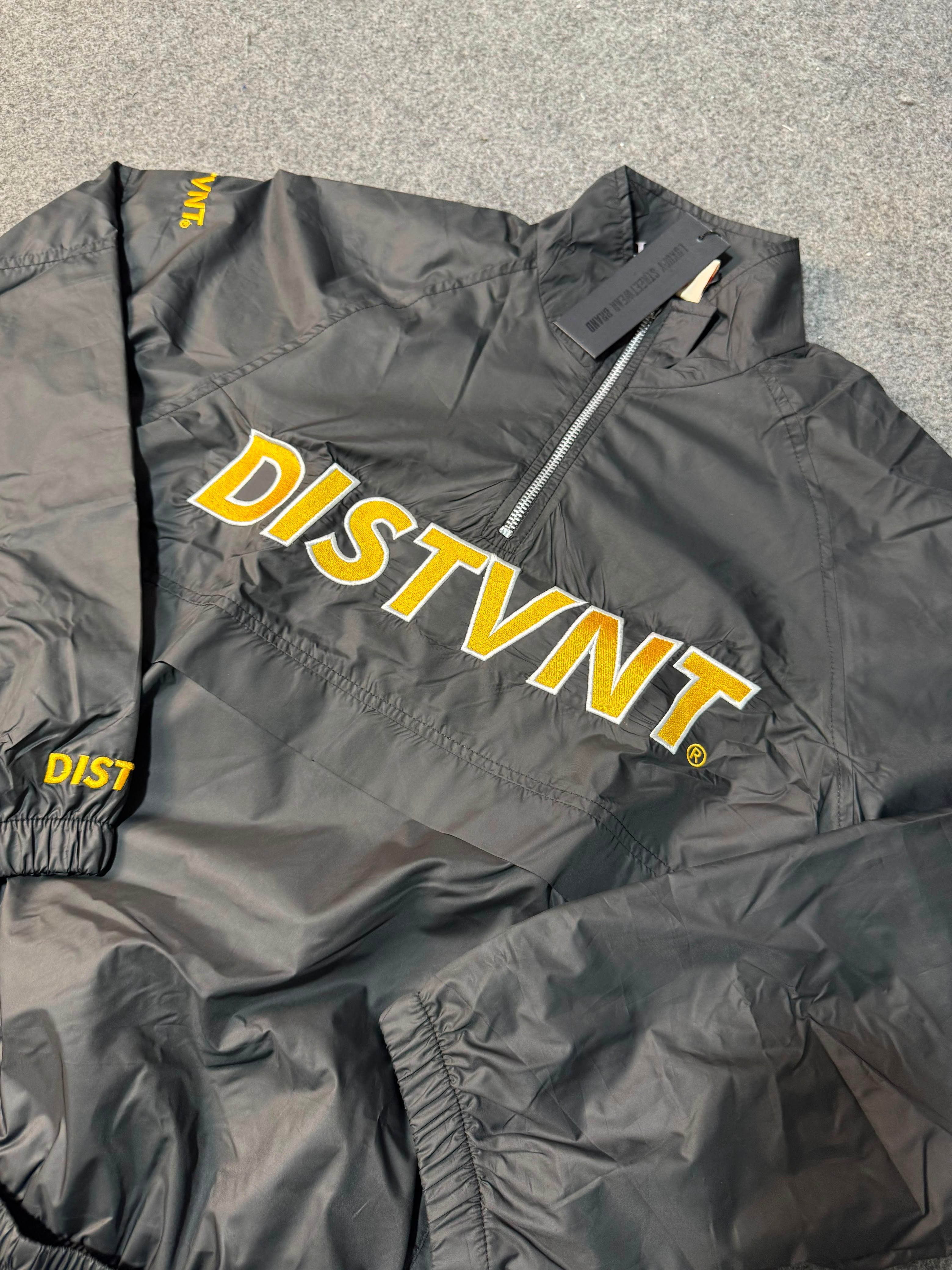 QUARTER-ZIP WINDBREAKER SHORT SET