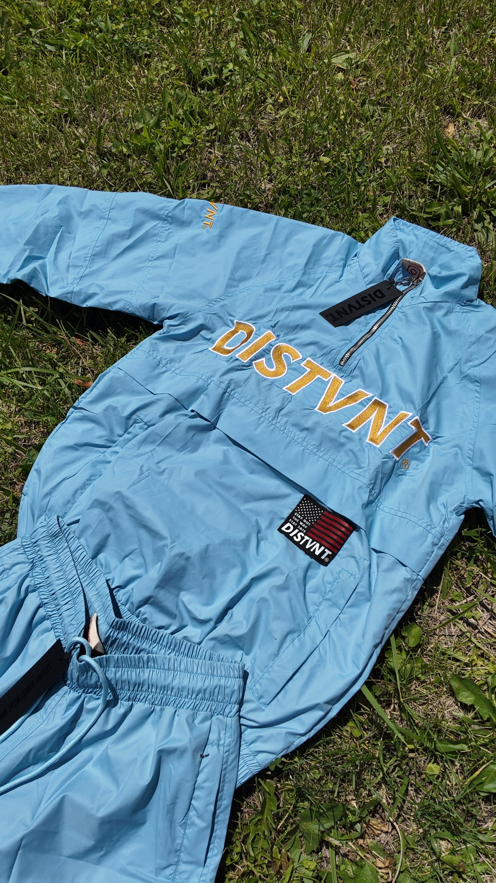 QUARTER-ZIP WINDBREAKER SHORT SET