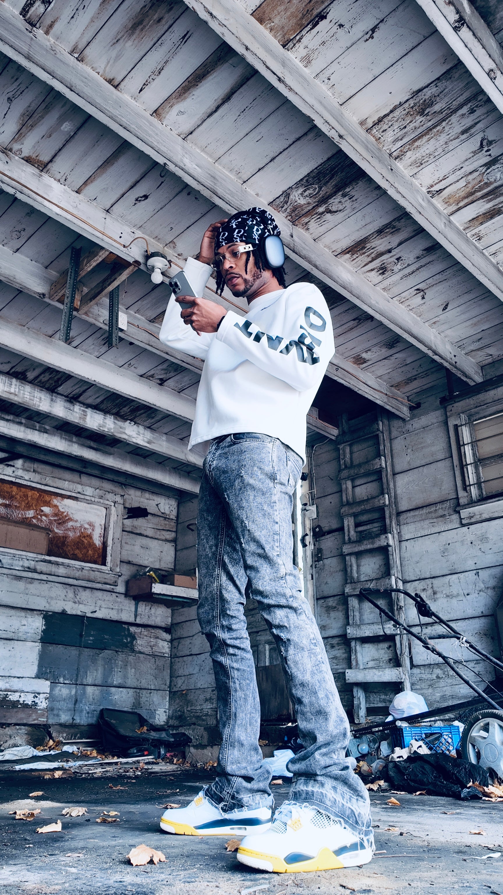 HEAVYWEIGHT Sweater
