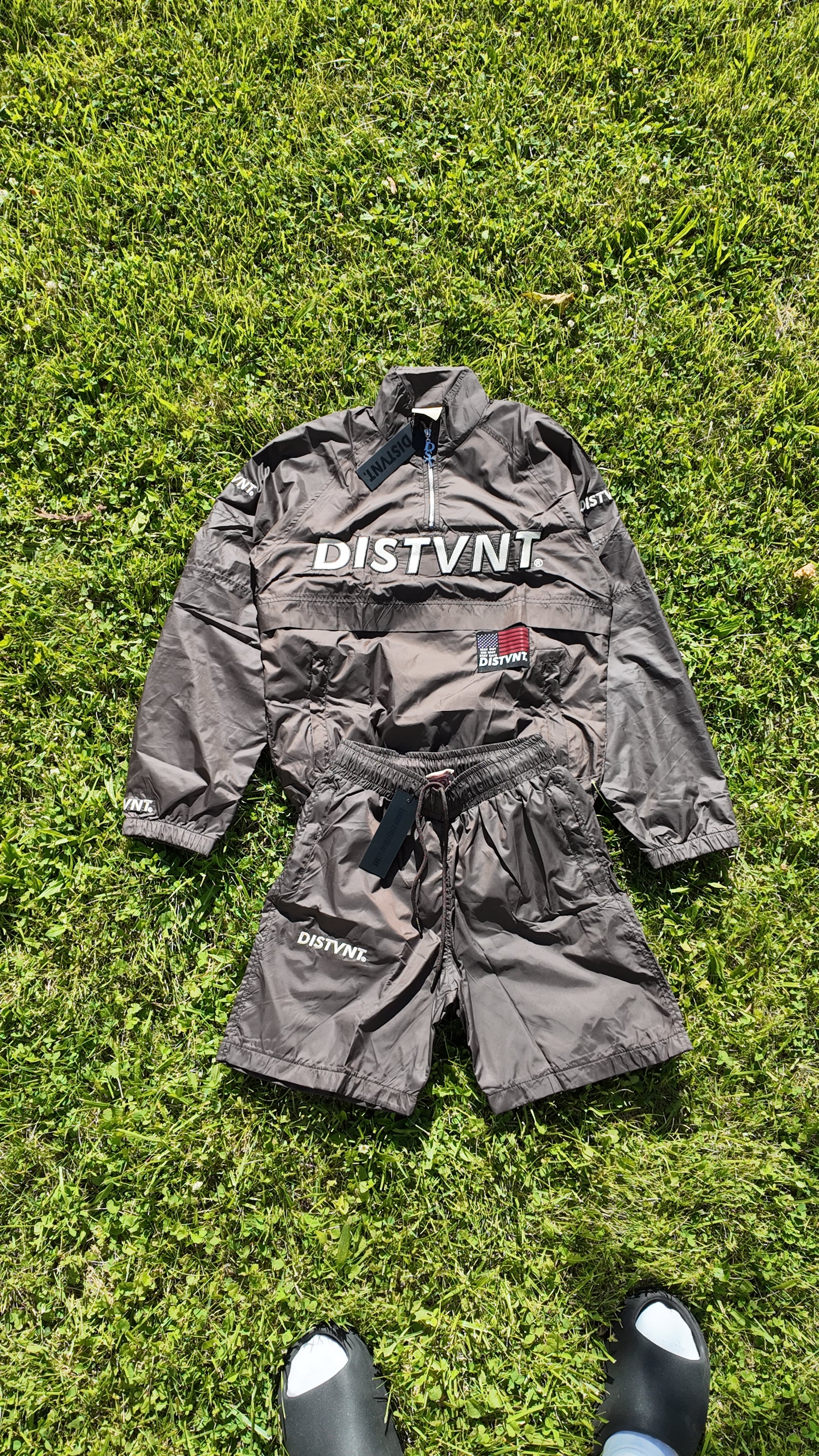 QUARTER-ZIP WINDBREAKER SHORT SET