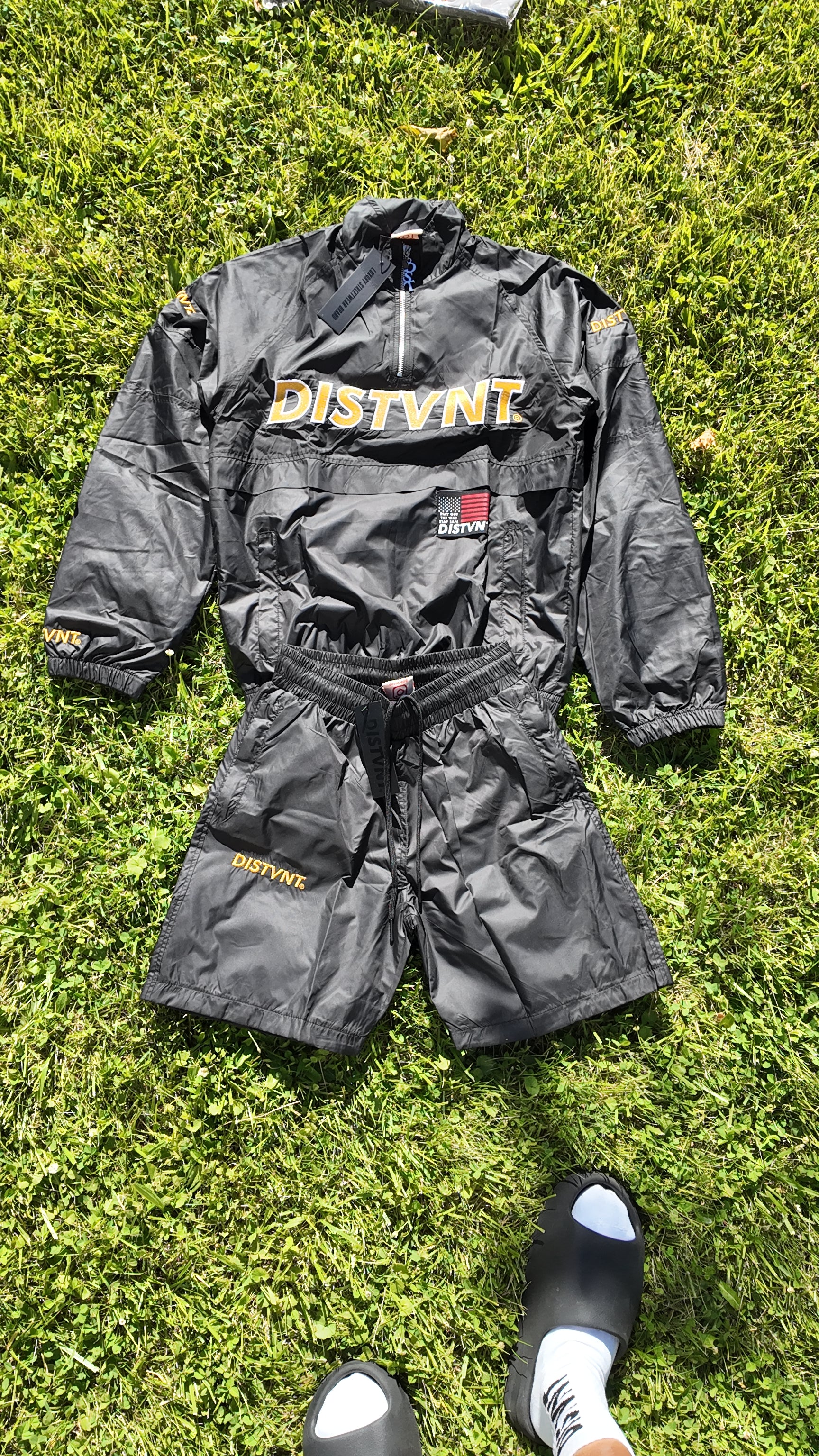 QUARTER-ZIP WINDBREAKER SHORT SET